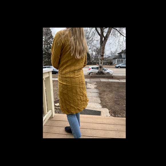 Mustard Gold Shawl Uniqlo Size Small - Picture 3 of 4